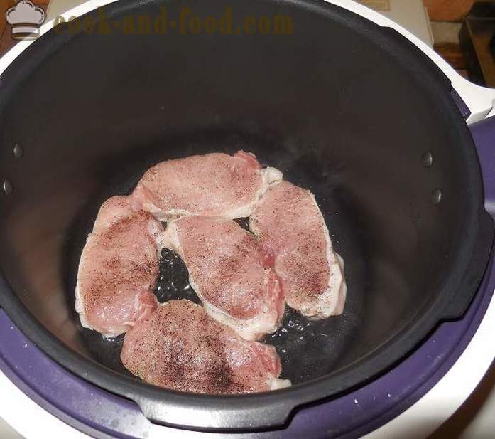 Saftige Schweinesteak mit Zwiebeln - wie ein leckeres Steak in multivarka zu kochen - Schritt für Schritt Rezept Fotos