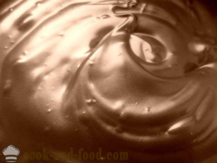 Schokoladen-Sahne und Milch Glasur - ein gutes Rezept dafür, wie die Schokoladenglasur zu machen