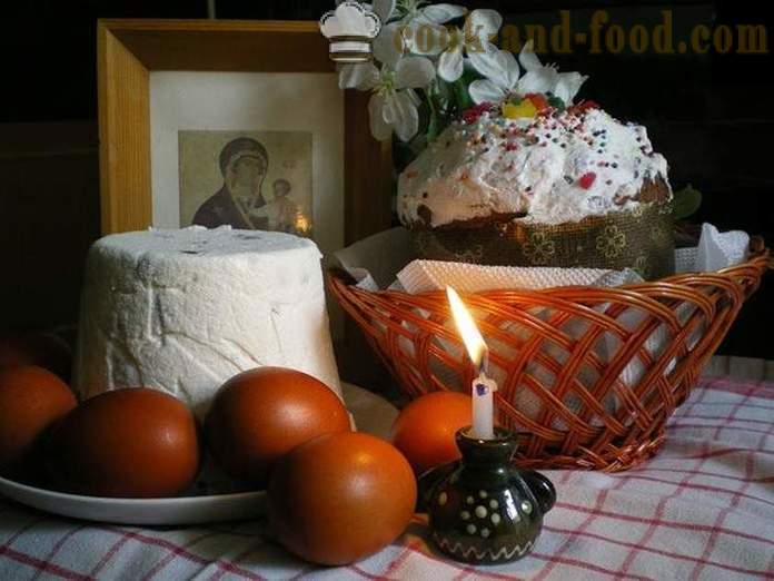 Kulinarische Traditionen und Bräuche von Ostern - Ostertisch in slawischen orthodoxen Tradition