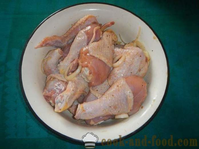 Gebratenes Huhn auf dem Grill - wie köstlich gebratenes Huhn auf dem Grill, das Rezept mit einem Foto.
