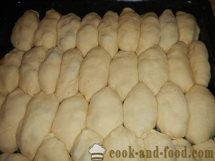 Hefekuchen mit Kirschen in der Ofen - Schritt für Schritt Rezept für Hefeteig für Torten mit Trockenhefe (mit Fotos).
