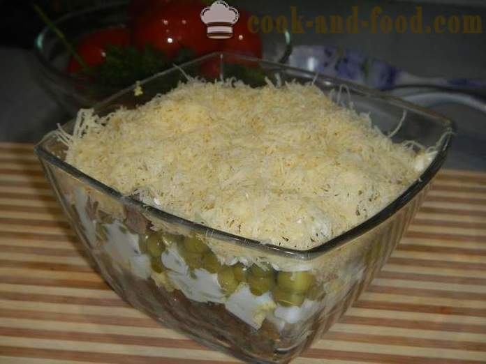 Einfacher Salat von Hühnerleber - Schritt für Schritt Rezept für Lebersalat Schichten (mit Fotos).