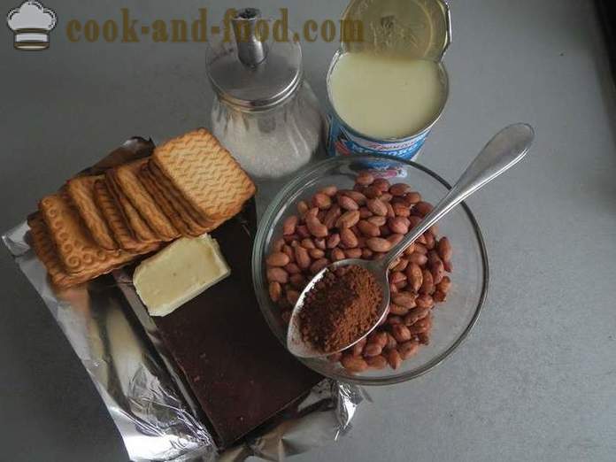 Selbst gemachte Schokolade Wurst Kekse mit Kondensmilch und Nüssen, Ei frei - Schritt für Schritt Rezept für die Schokolade Salami, mit Fotos.