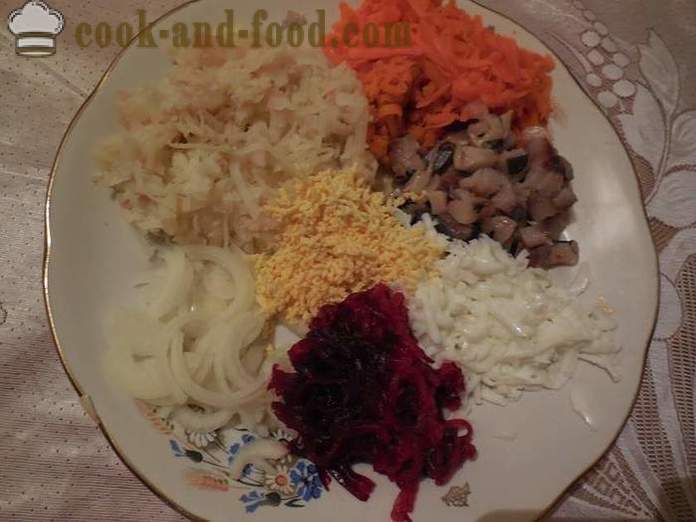 Delicious Salat im Jahr des Affen-Pelz-Mantels - wie traditionelle Salate dekorieren auf das neue 2016 (Rezept mit Foto).