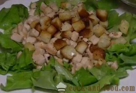 Caesar Salat mit Croutons - ein klassisches Rezept mit Fotos und Videos. Wie man Caesar Salat und Salat-Dressing zubereiten