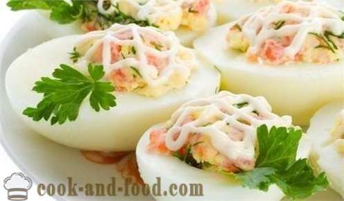 Gefüllte Eier mit Käse und Knoblauch - kalte Speisen, das Rezept mit einem Foto