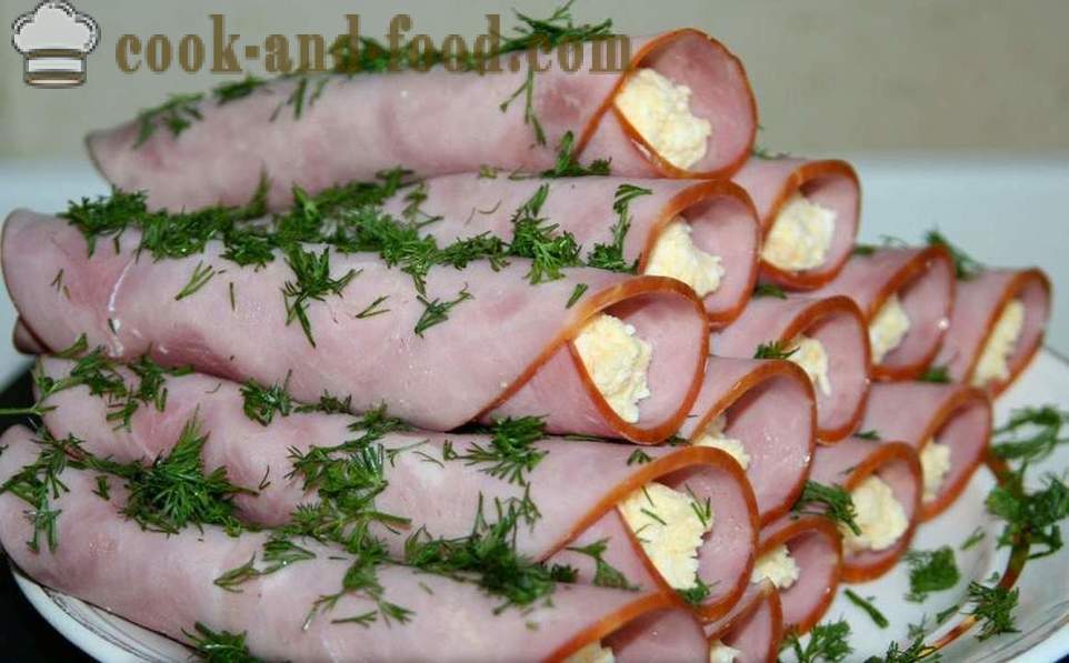 Brötchen mit Käse und Knoblauch oder gefüllte Schinken - köstlich festliche Vorspeise Rezept mit einem Foto