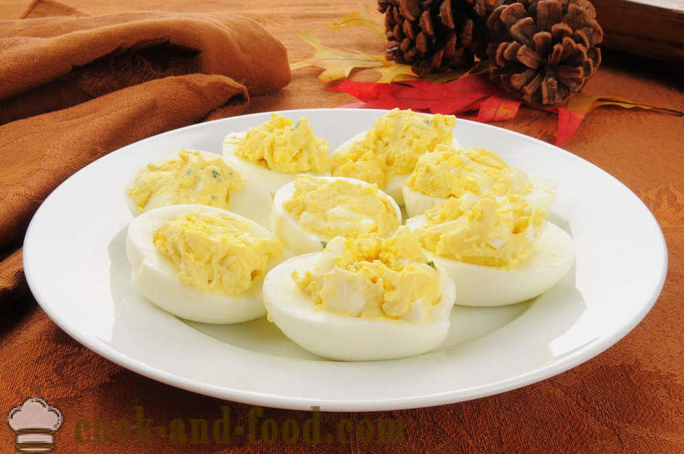Ausgezeichnete Vorspeise: gefüllte Eier - Video Rezept zu Hause